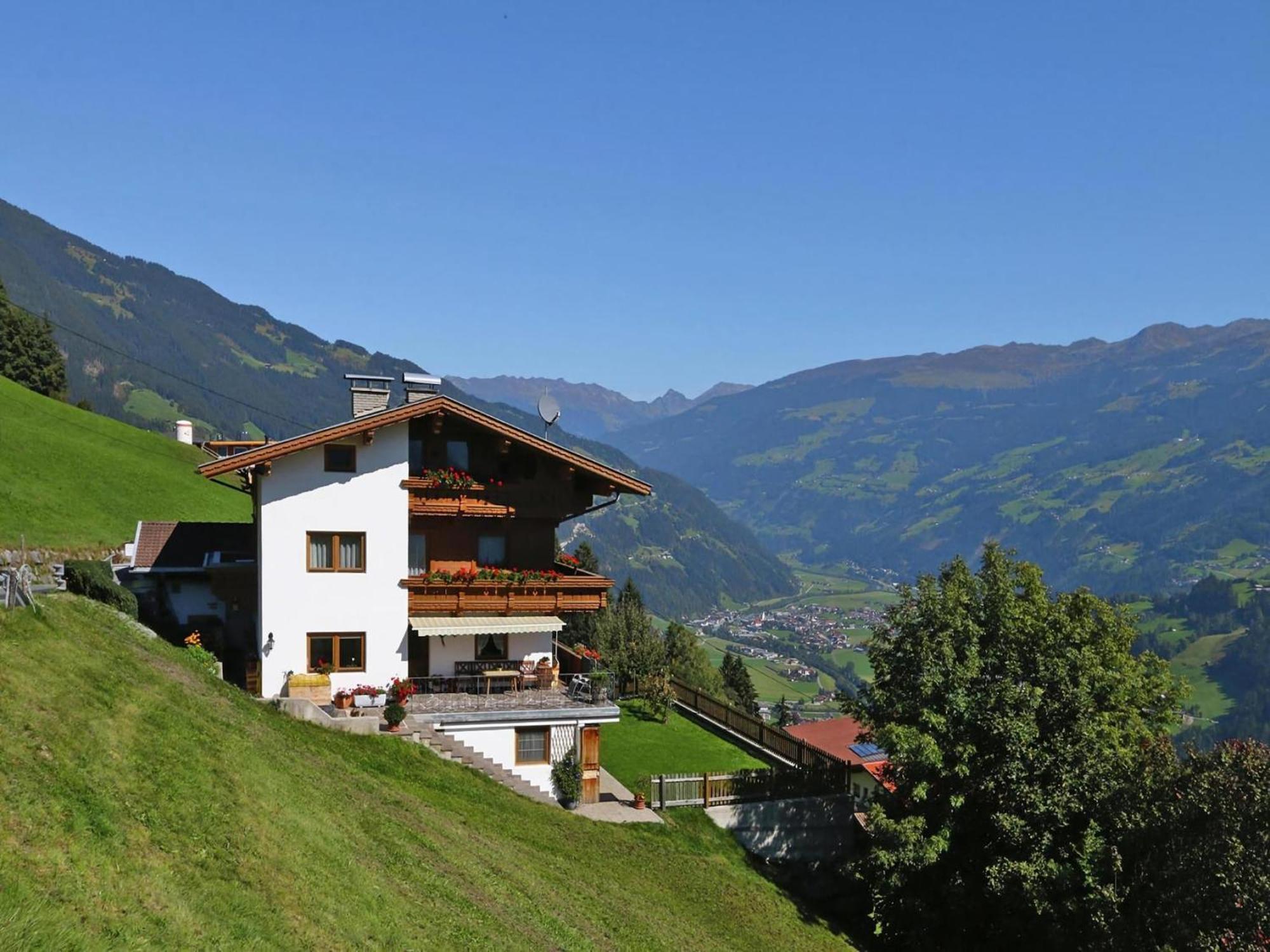 In Hippach Im Zillertal With A View Apartment *