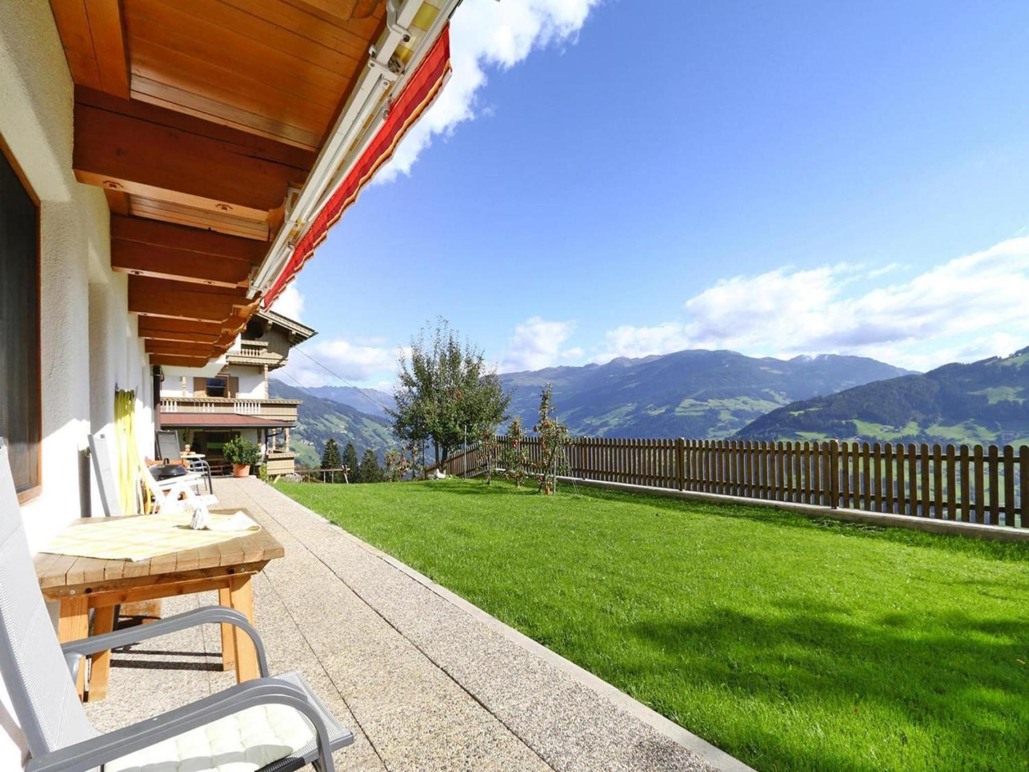 Apartament In Hippach Im Zillertal With A View Muhlen (Tyrol)